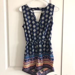 XS pattern romper (wears big)
